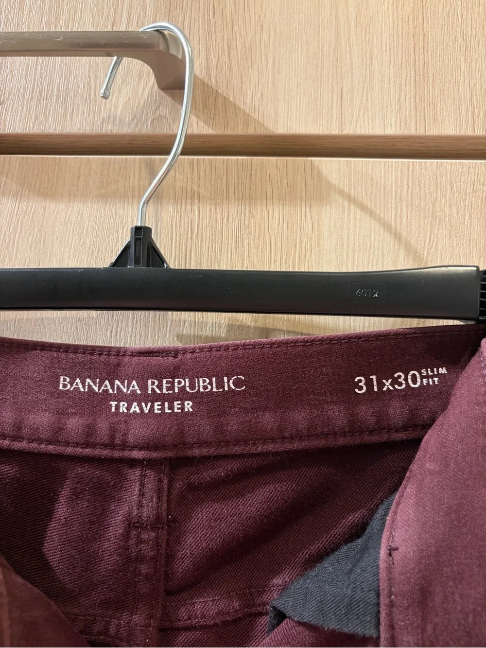 Banana Republic Traveler Slim Fit Pants in Burgundy 31x30
